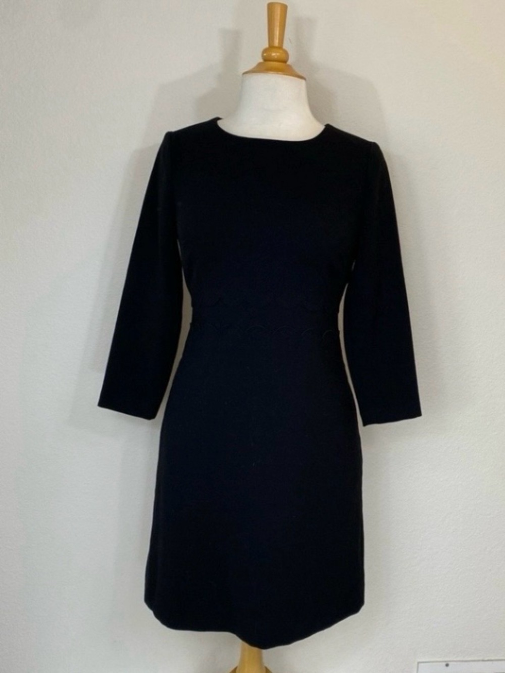 Banana Republic Women Black 3/4 Sleeve Scalloped Sheath Dress Size 2 LBD Classic